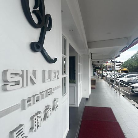 Sin Lien Hotel Keluang Exterior foto